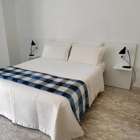 Like - - Via Del Corso Affittacamere 3*